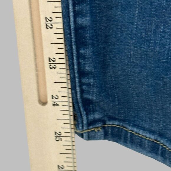 Torrid Womens Bombshell Skinny Jeans Size 18 SHORT Blue Distressed Medium Wash‎ - Picture 6 of 11